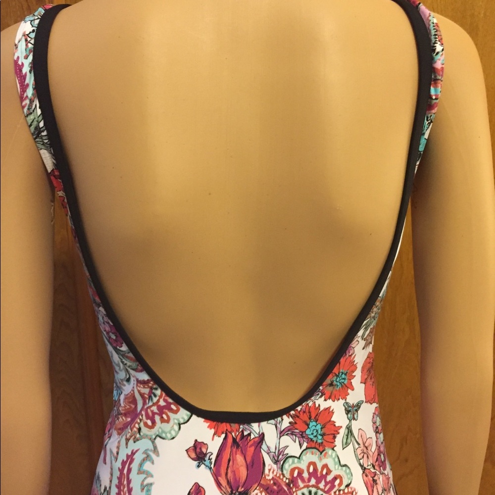 Gibson & Latimer One-Piece Swimsuit - Picture 5 of 8